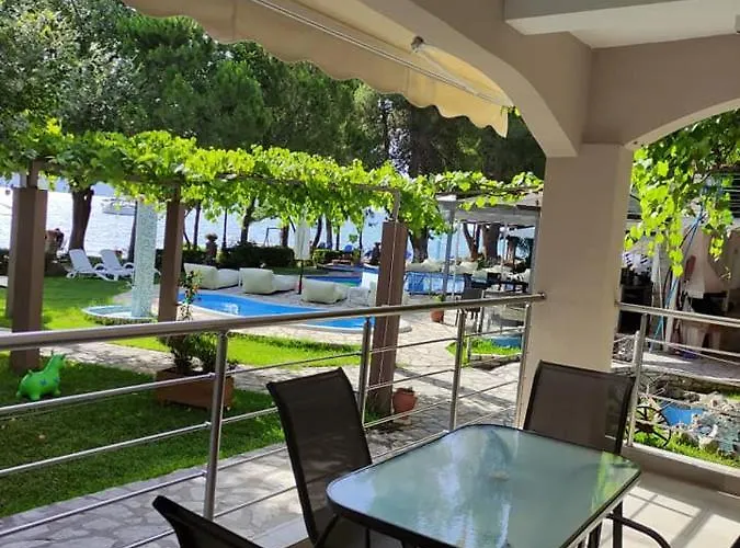 Flisvos Seaside شقة فندقية 3*