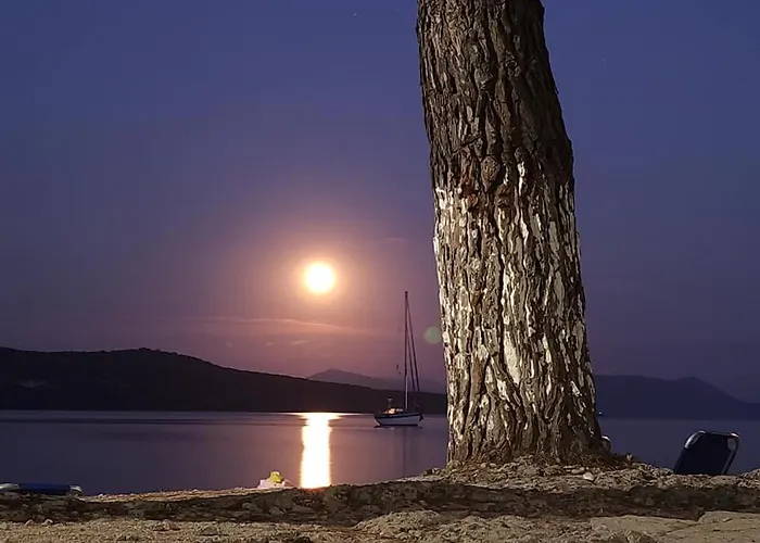 شقة فندقية Flisvos Seaside 3*