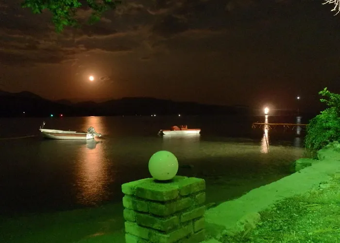 شقة فندقية Flisvos Seaside 3*