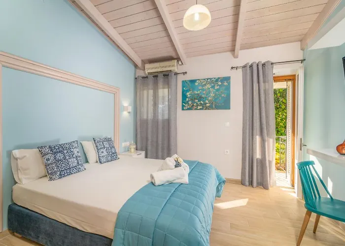 Aparthotel Flisvos Seaside Apartments