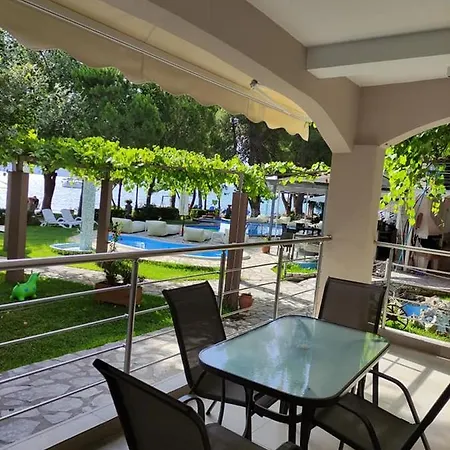 Flisvos Seaside Aparthotel 3*