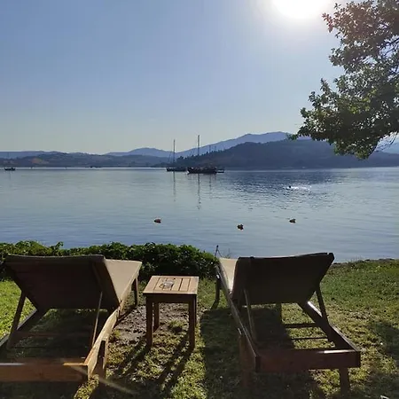 Ξενοδοχείο με διαμερίσματα Flisvos Seaside 3*