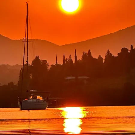 아파트호텔 Flisvos Seaside