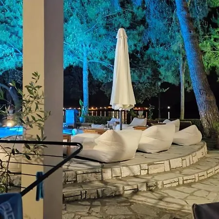 아파트호텔 Flisvos Seaside