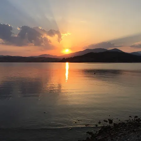 Ξενοδοχείο με διαμερίσματα Flisvos Seaside 3*