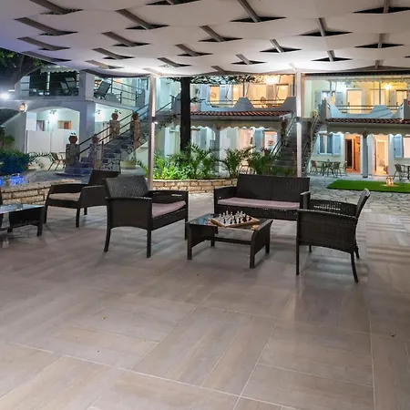 Flisvos Seaside 아파트호텔 리지아