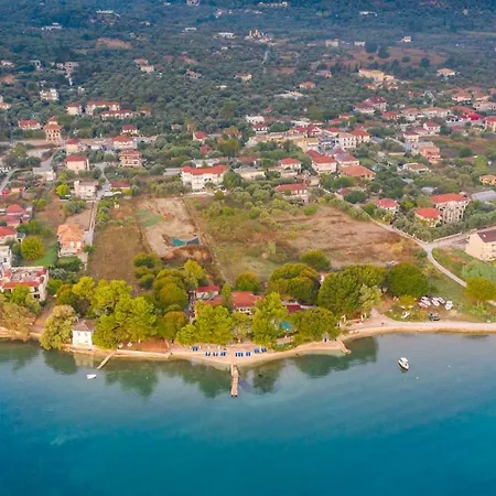 Ξενοδοχείο με διαμερίσματα Flisvos Seaside 3*