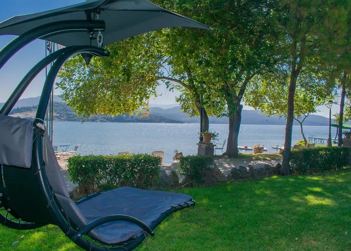 Flisvos Seaside Apartments