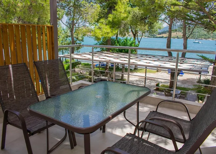 Flisvos Seaside Apartments