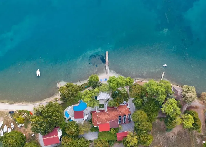 Flisvos Seaside Apartments